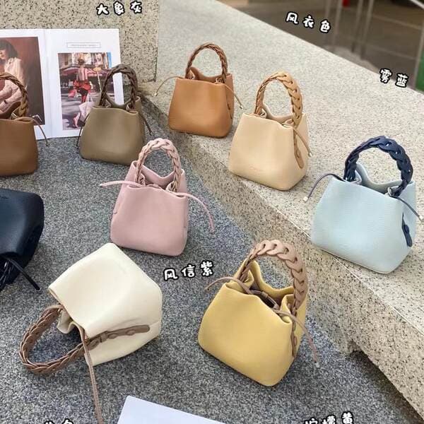 Niche Design Genuine Leather Bucket Bag For Women, High-End Exquisite Woven Handbag, Versatile Shoulder And Crossbody Small Bag
