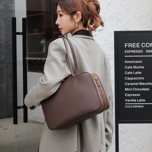 Women's Handbag 2025 New Autumn/Winter Crossbody Bag Niche Genuine Leather Shoulder Small Square Bag Bowling Bag