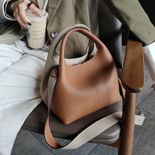 Commuter Large Capacity Bucket Bag Genuine Leather Women's Handbag 2026 New Top Grain Cowhide Tote Crossbody Bag