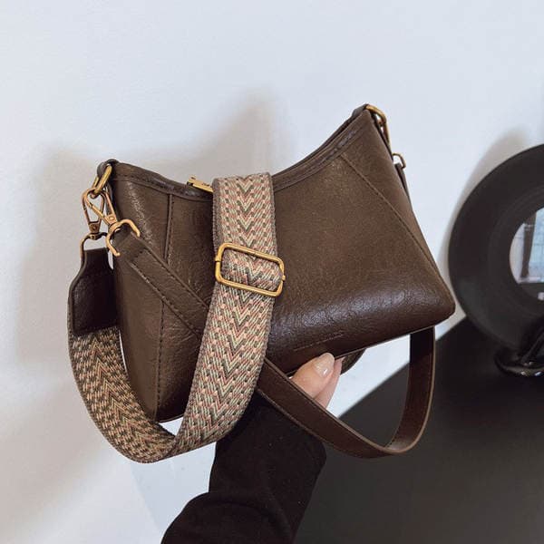 Niche French Vintage Underarm Bag For Women 2026 New Arrival Versatile Retro Commuter Baguette Bag Elegant Shoulder Handbag