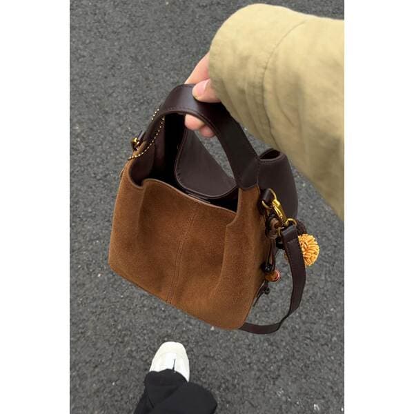 Autumn/Winter Retro Large Capacity Matte Handheld Bucket Bag For Women 2026 New Work Commuter Shoulder Crossbody Bag