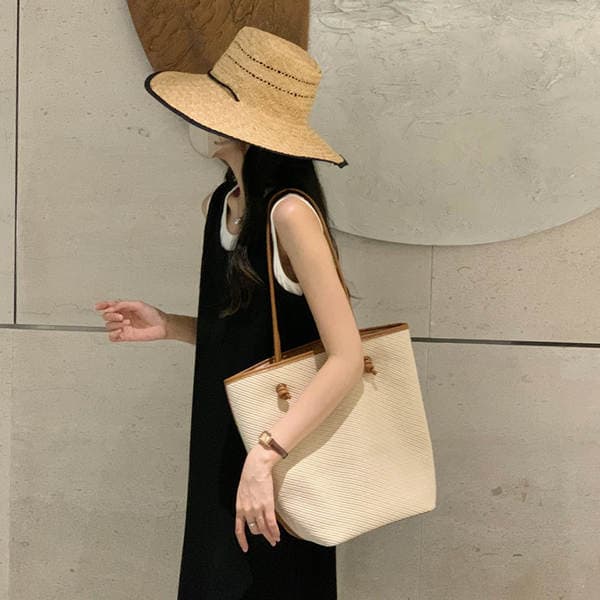 Vacation Style Casual Large Capacity Shoulder Tote Bag 2025 New Simple Commuter Large Bag For Women Bucket Bag With Matching Pouch