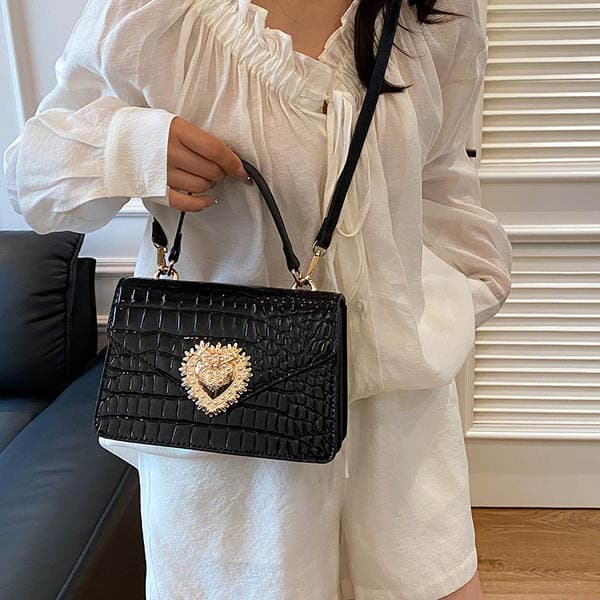 2025 European & American Crocodile Embossed Court Style Handbag Underarm Bag Heart Pearl Chain Commuter Flap Shoulder Crossbody Bag