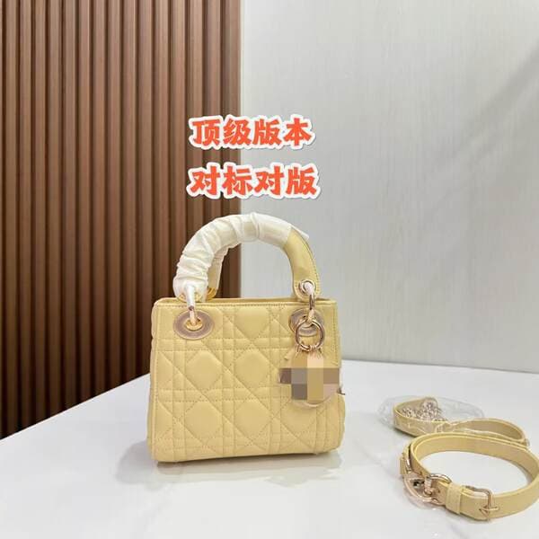 D-Style Cross-Border Lady's Lambskin Handbag, Quilted Small Square Bag, Fashion Versatile Shoulder, Hand-Carry And Crossbody Bag