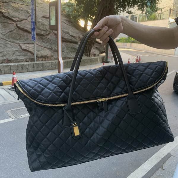 Soft Leather Quilted Travel Bag For Women, European & American Trendy Large Capacity Hand Luggage, Gym Bag, Shoulder Carry-On Bag