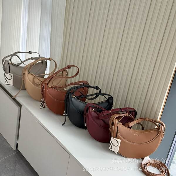 2025 French Luxury Niche Design New PO Trendy Crescent Shoulder Bag Women's Single Shoulder Crossbody Handbag