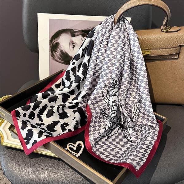 Spring/Summer New Luxury Printed Square Scarf For Women 100% Mulberry Silk Versatile Thin Neck Scarf Shawl