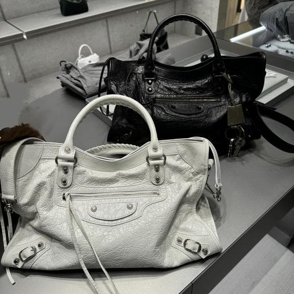 Paris New Style Ins Studded Motorcycle Bag, Spicy Girl High-End Large Capacity Shoulder Crossbody Handbag Pillow Bag