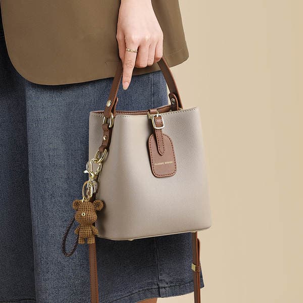 Women's Bucket Bag 2026 New Summer Genuine Leather Handbag Luxury Contrast Color Commuter Shoulder Bag