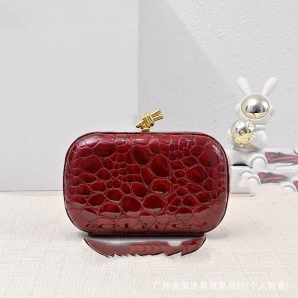 2025 New Crocodile Embossed Women's Wallet Small Square Bag Original Sheepskin Versatile Banquet Clutch Shoulder Evening Bag