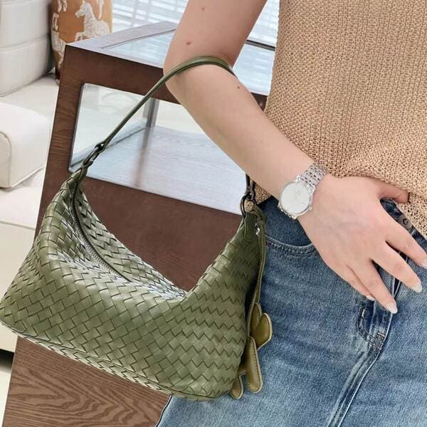 European And American Luxury Style Women's Crescent Bag Wholesale Fashion Genuine Leather Woven Handbag Large Capacity Underarm Bag