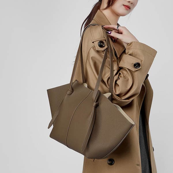 Top Grain Cowhide Large Capacity Tote Bag Leather Women's Fashion Bat Bag