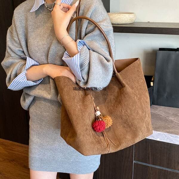 Autumn/Winter New Suede Large Capacity Commuter Tote Bag 2025 Women's Casual Simple Versatile Ins Shoulder Bag