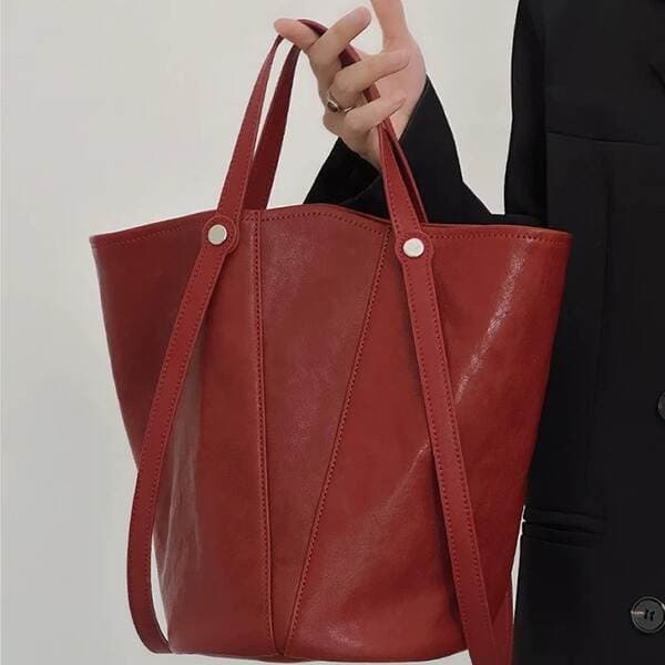Women's Retro Red Bucket Bag 2026 New Arrival Large Capacity Commuter Tote Bag Niche Designer Wedding Handbag