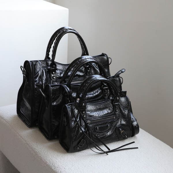 Classic Lecity Large Capacity Motorcycle Bag - Cracked Pattern Punk Studded Top Grain Cowhide Shoulder Handbag