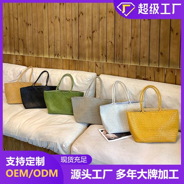 2025 New Genuine Leather Large Capacity Tote Bag For Women Hand-Woven Shoulder Bucket Bag For Travel Vacation And Commuting