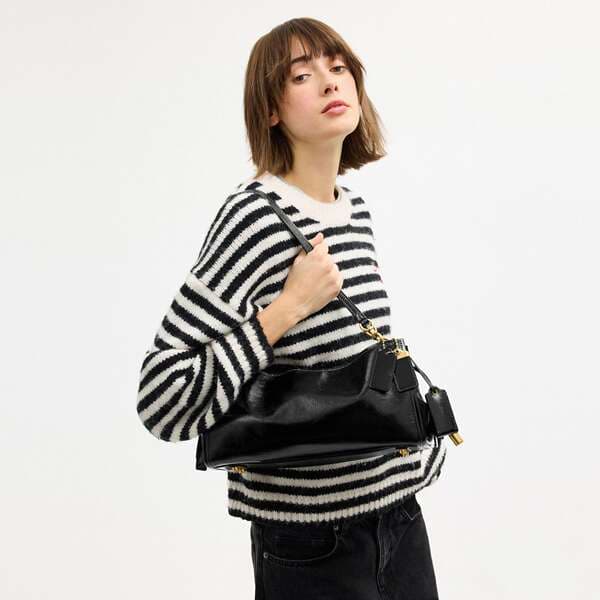 2026 New Niche Design Large Capacity Women's Shoulder Bag, Handheld Bag, Baguette Underarm Bag, Commuter Bag