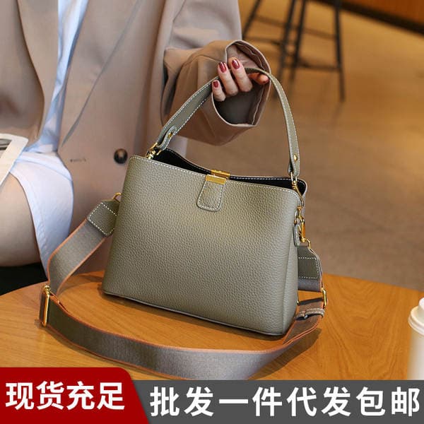 Fashion Cowhide Leather Bag For Women 2025 New Large Capacity Bucket Bag Versatile Commuter Genuine Leather Crossbody Shoulder Handbag