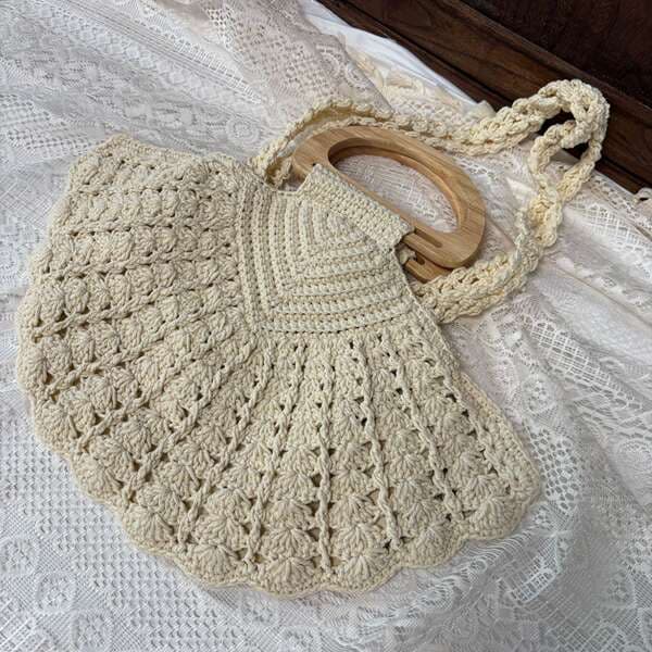 New Summer Beach Vacation Bag For Women, Large Capacity Niche Shell-Shaped Shoulder Bag, Simple Wooden Handle Handbag
