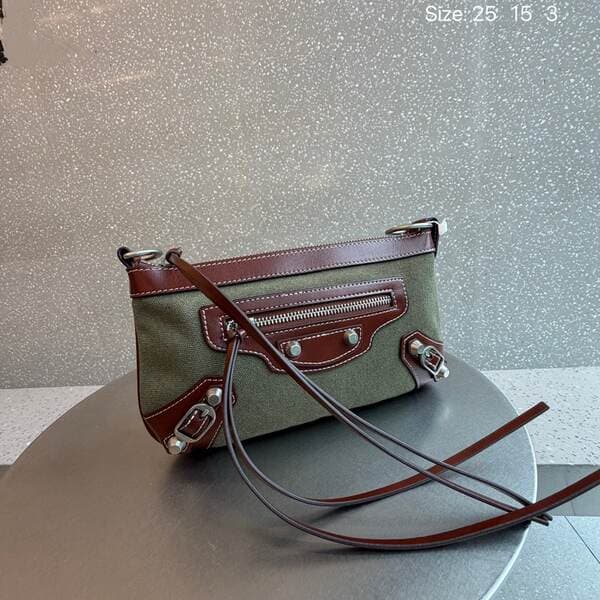 Women's 2026 New Retro Cowhide Motorcycle Bag, Niche Fashion Canvas Luxury Versatile Casual Crossbody Bag