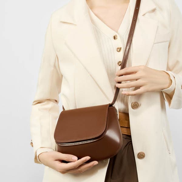 Women's Genuine Leather Chestnut Saddle Bag - New High-End Texture Niche Fashion Retro Shoulder & Crossbody Bag