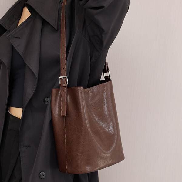 Vegetable-Tanned Cowhide Bucket Bag For Women 2025 New Arrival Genuine Leather Fashion Retro Crossbody Shoulder Bag For Commuting