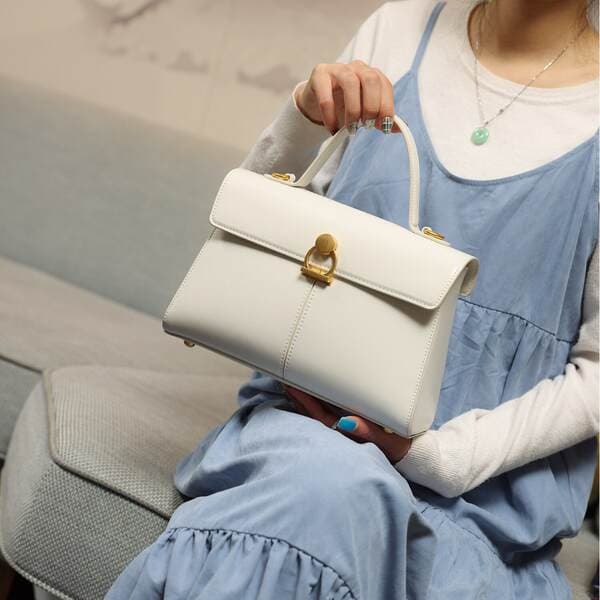 2026 Autumn/Winter Luxury Retro High-Texture Women's Bag Commuter Handbag Crossbody Small Square Bag Guangzhou Wholesale