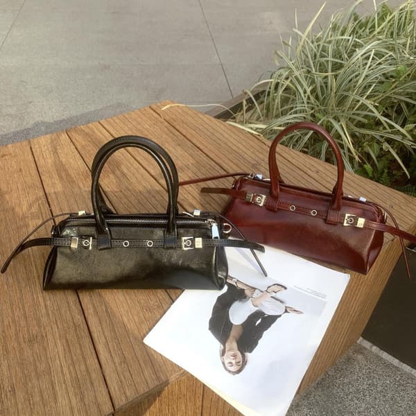 2025 Early Spring New French Style Triangle Handbag Niche Design Crossbody Bag With Belt Buckle Trendy Spicy Girl Bag