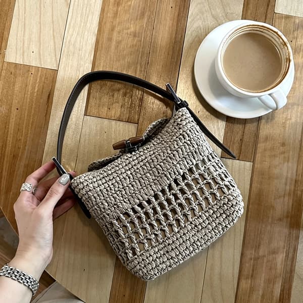 French Style Straw Woven Bag 2026 New Arrival PP Straw Horn Buckle Hollow Out Woven Vacation Handheld Bucket Bag Crossbody Bag