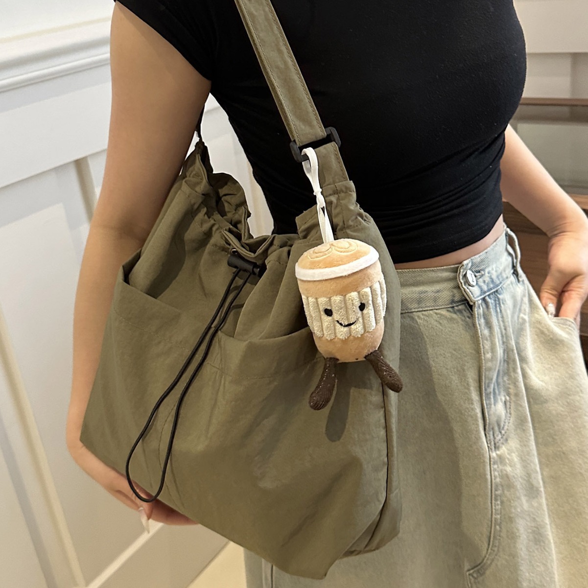 2025 New Nylon Canvas Tote Bag Fashionable Large Capacity Commuter Shoulder Bag & Crossbody Bag - Thumbnail 4