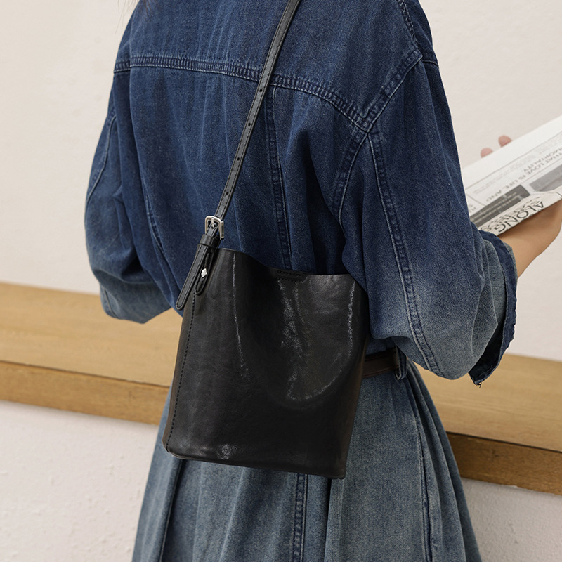 2025 New Vegetable Tanned Cowhide Bucket Bag - Vintage Fashionable Crossbody & Shoulder Bag - Thumbnail 7