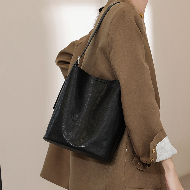 2025 New Vegetable Tanned Cowhide Bucket Bag - Vintage Fashionable Crossbody & Shoulder Bag - Thumbnail 9