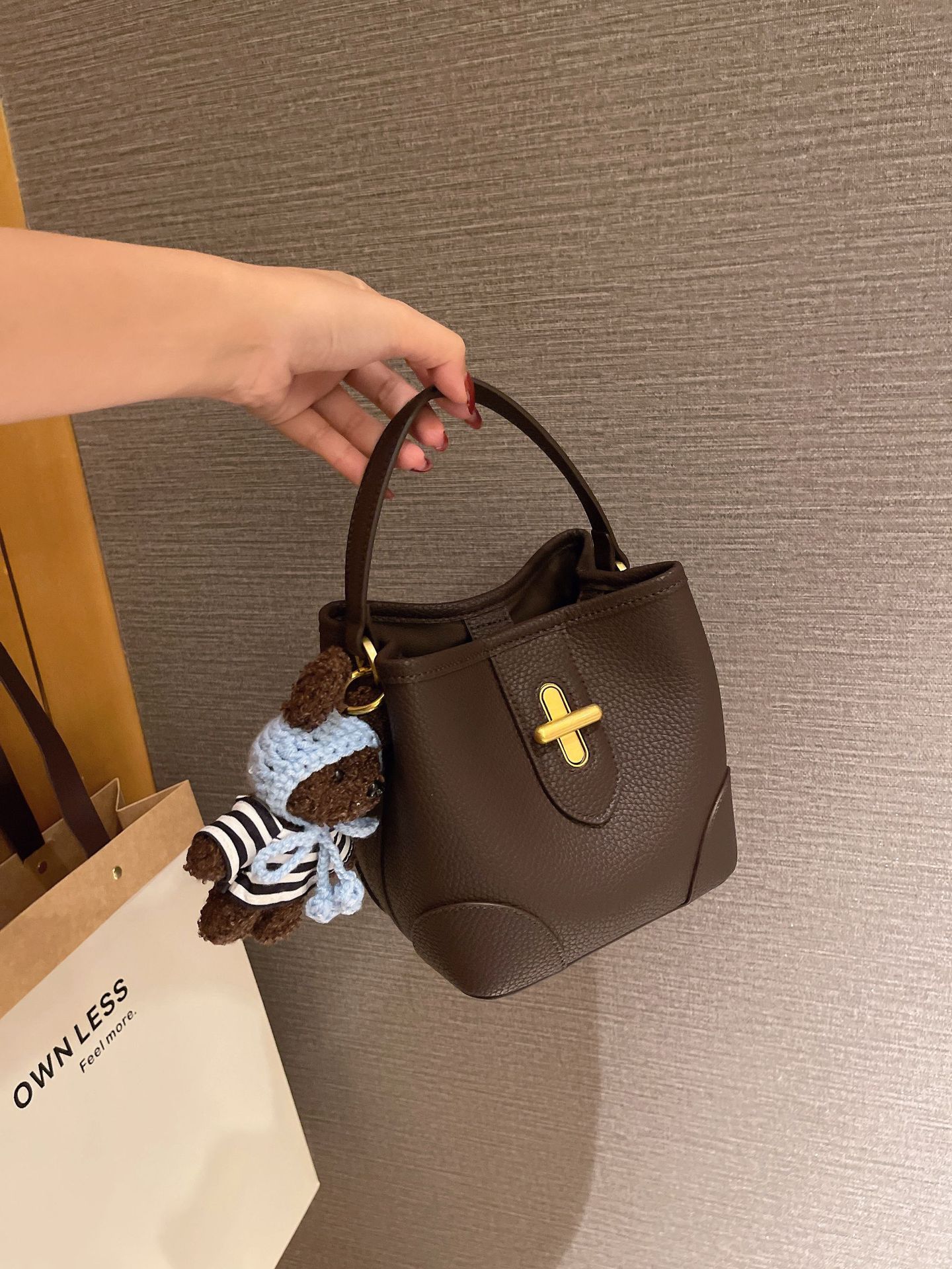 2026 Fashion Cross-border Genuine Leather Bucket Bag, Lychee Grain Texture Tote, Versatile Shoulder Bag - Thumbnail 8