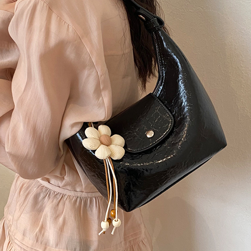 Luxury Oil Wax Leather Underarm Bag 2025 New Fashion Crescent Crossbody Bag - Thumbnail 3