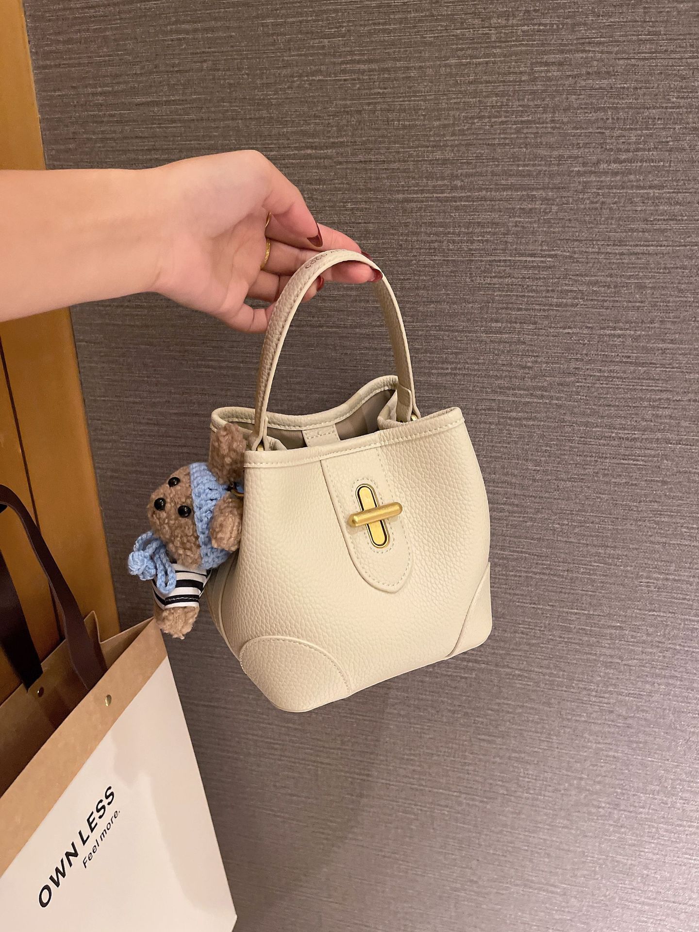 2026 Fashion Cross-border Genuine Leather Bucket Bag, Lychee Grain Texture Tote, Versatile Shoulder Bag - Thumbnail 9