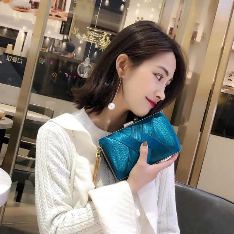 Elegant Silk Satin Fringed Evening Clutch with Chain Strap - Perfect for Banquets & Qipao - Thumbnail 2