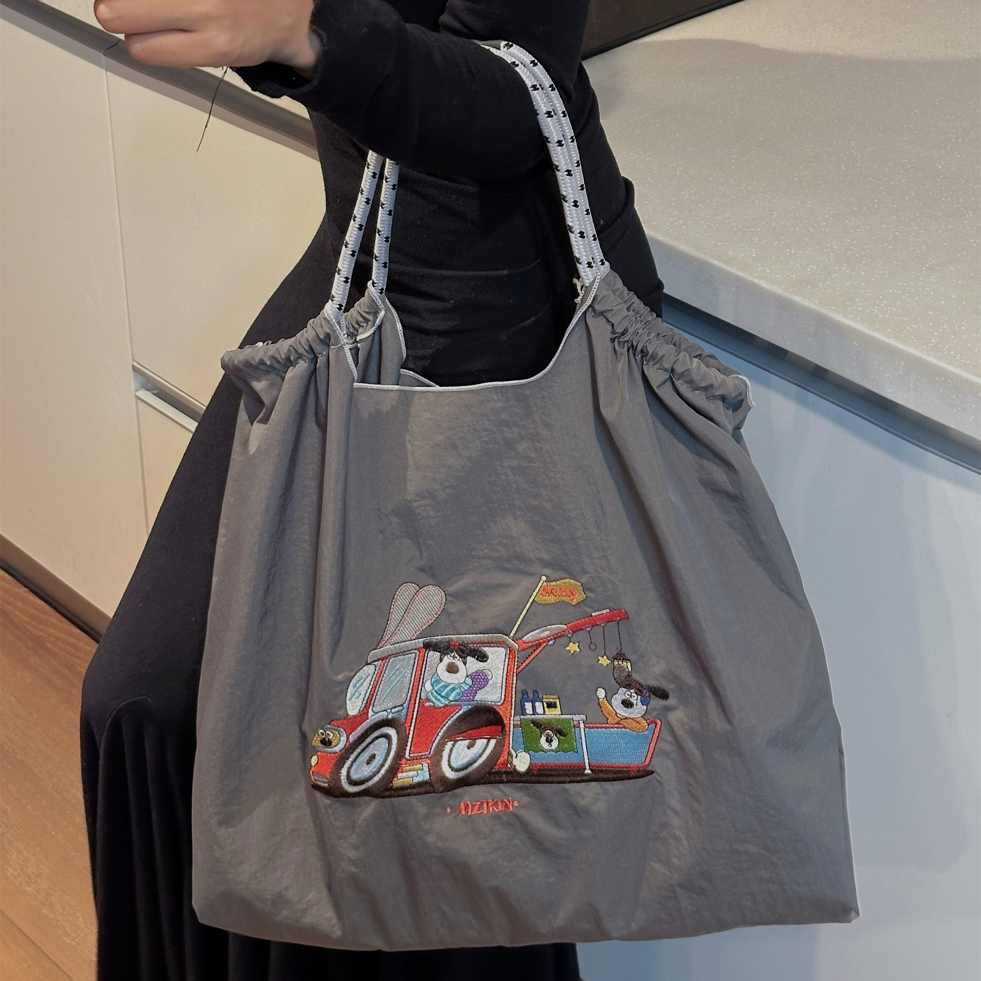 Embroidered Nylon Tote Bag - Large Capacity Canvas Crossbody Bag for Commuting - Thumbnail 54