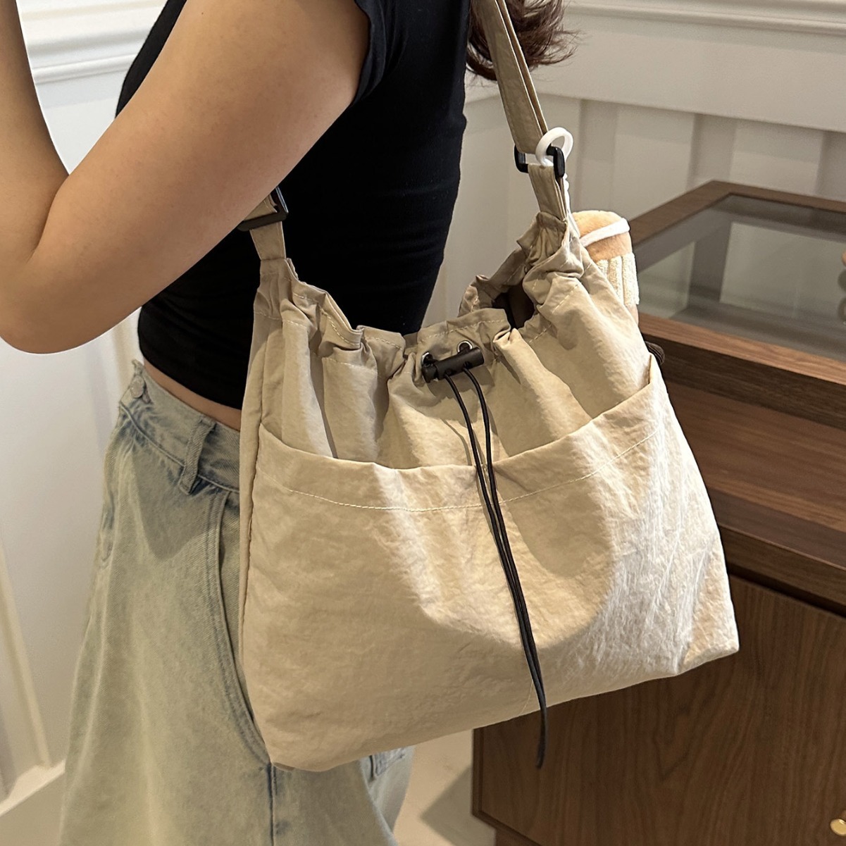 2025 New Nylon Canvas Tote Bag Fashionable Large Capacity Commuter Shoulder Bag & Crossbody Bag - Thumbnail 2