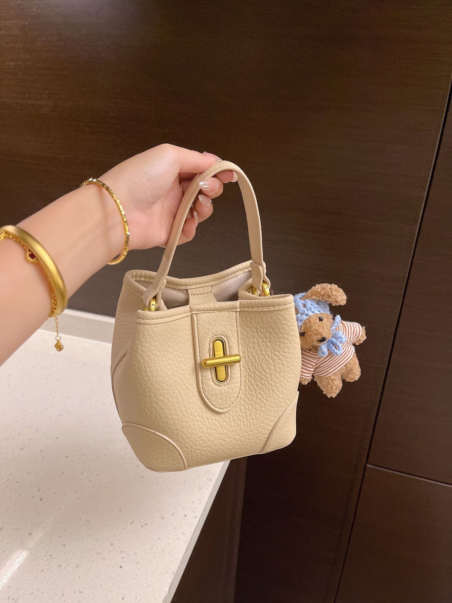 2026 Fashion Cross-border Genuine Leather Bucket Bag, Lychee Grain Texture Tote, Versatile Shoulder Bag - Thumbnail 10