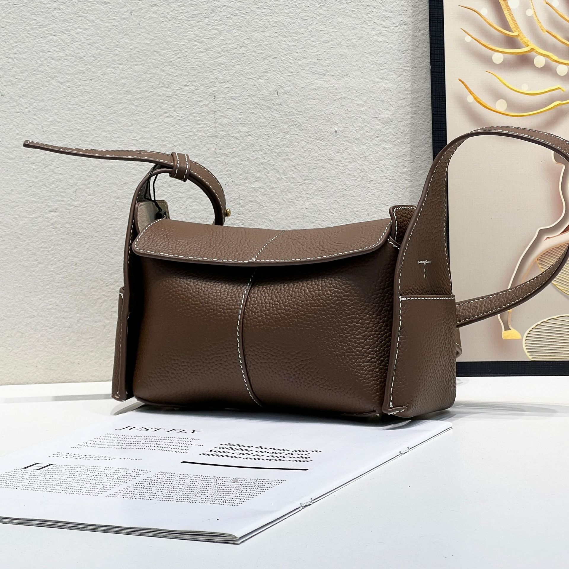 Luxury Genuine Leather Women's Bag - Niche Fashion Small Crossbody & Shoulder Bag for Commuting - Thumbnail 3