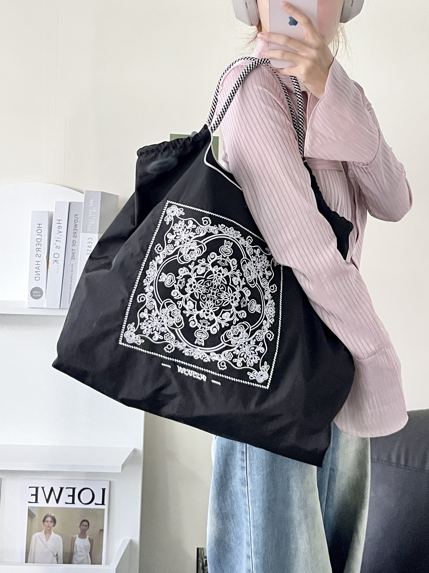 Embroidered Nylon Tote Bag - Large Capacity Canvas Crossbody Bag for Commuting - Thumbnail 42