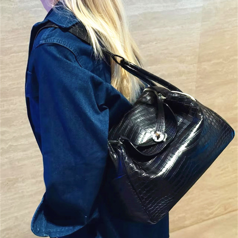 2026 New Arrival Crocodile Pattern Top Layer Cowhide Lindy Bag - Fashionable Large Capacity Doctor Bag - Thumbnail 4