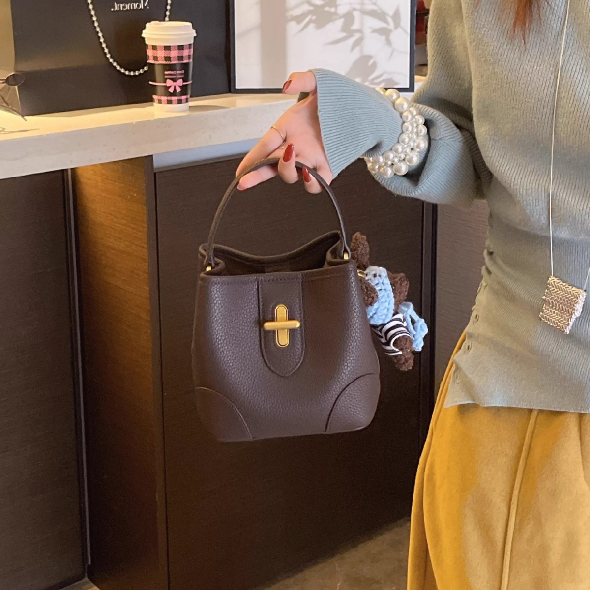 2026 Fashion Cross-border Genuine Leather Bucket Bag, Lychee Grain Texture Tote, Versatile Shoulder Bag - Thumbnail 4