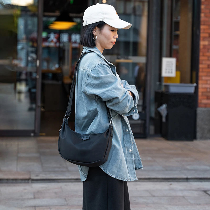 2026 New Women's Dumpling Bag Fashion Casual Shoulder Bag Lightweight Water-Resistant Commuter Sports Bag - Thumbnail 3