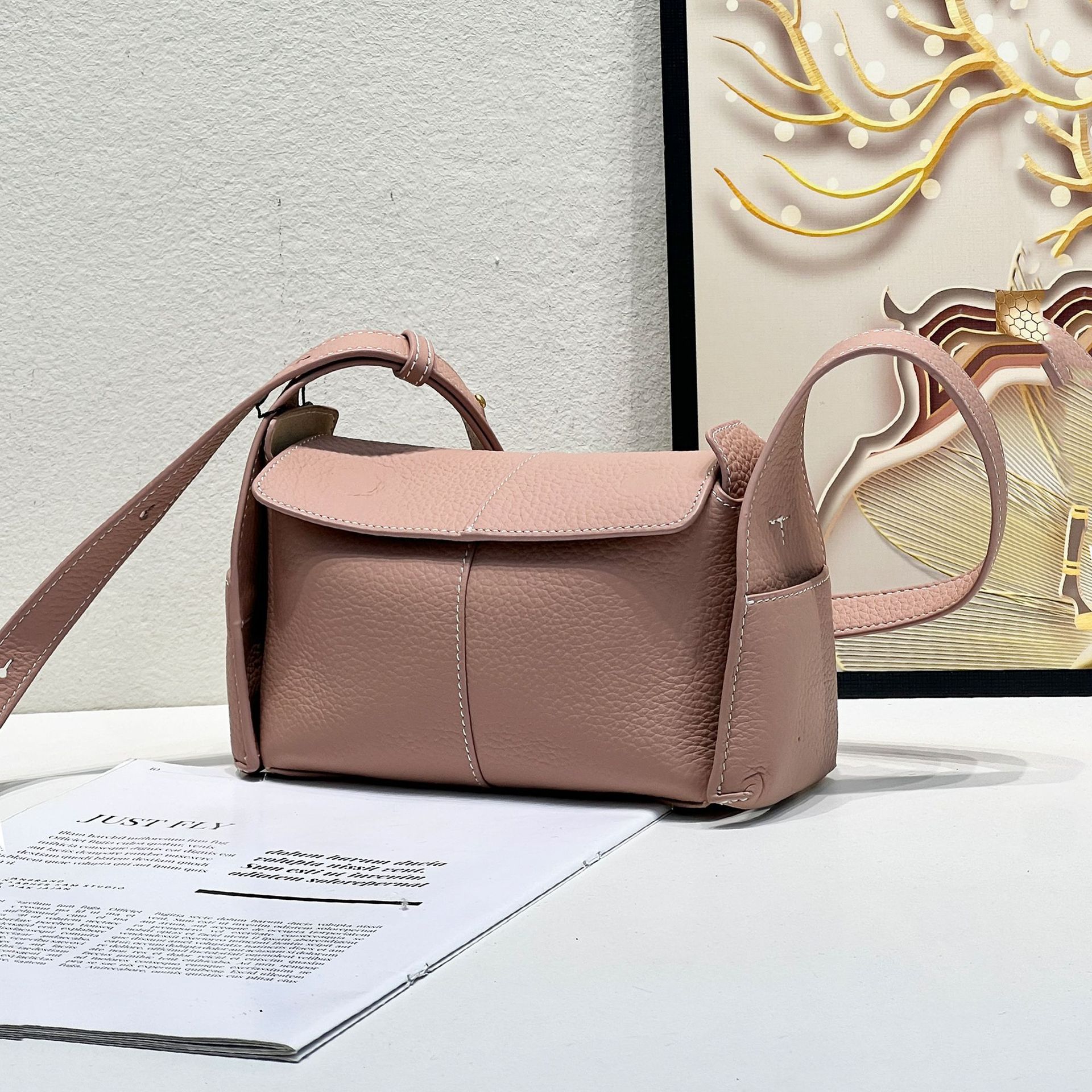 Luxury Genuine Leather Women's Bag - Niche Fashion Small Crossbody & Shoulder Bag for Commuting - Thumbnail 4