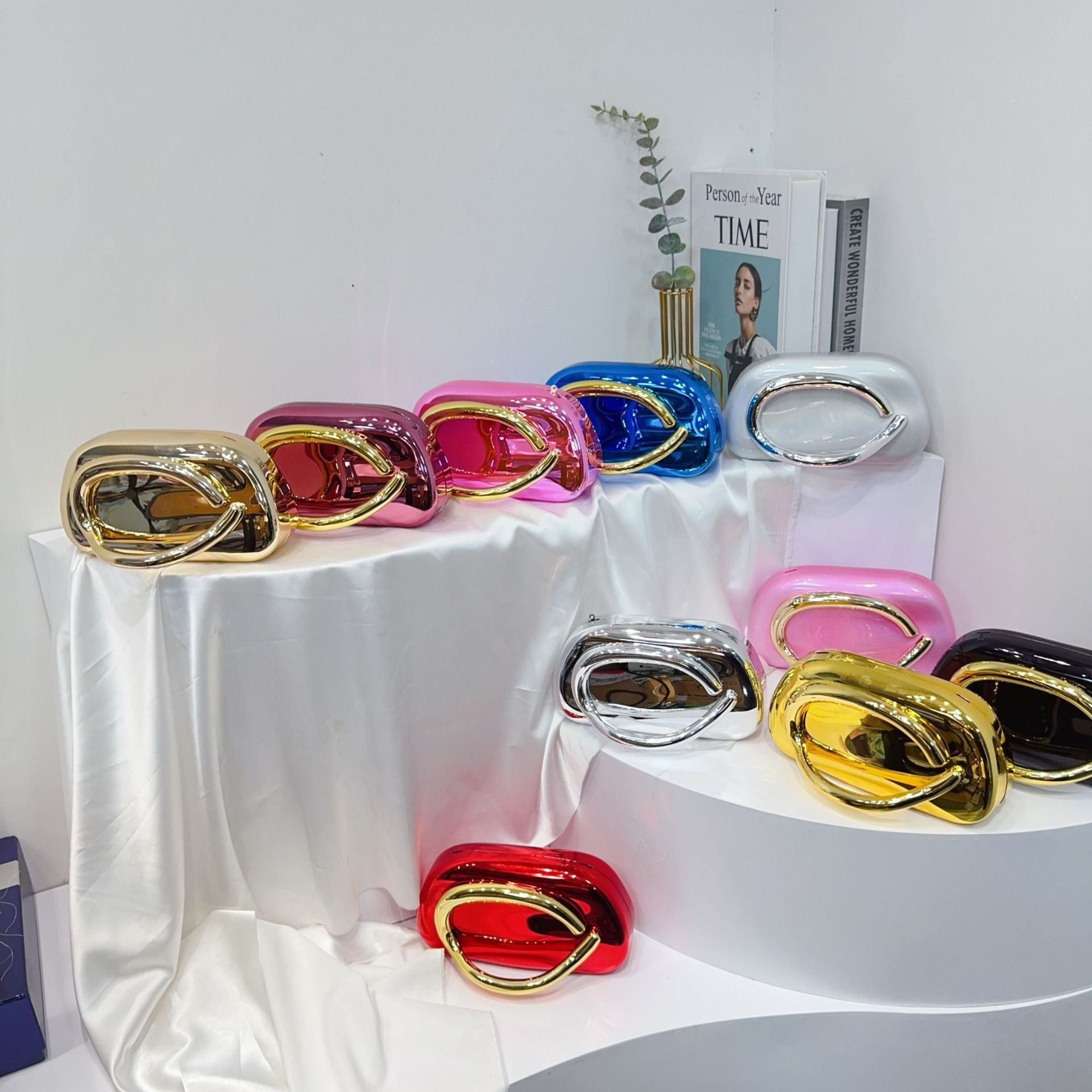 New Evening Bag with Acrylic Handle - Women's Crossbody & Shoulder Handbag - Thumbnail 3