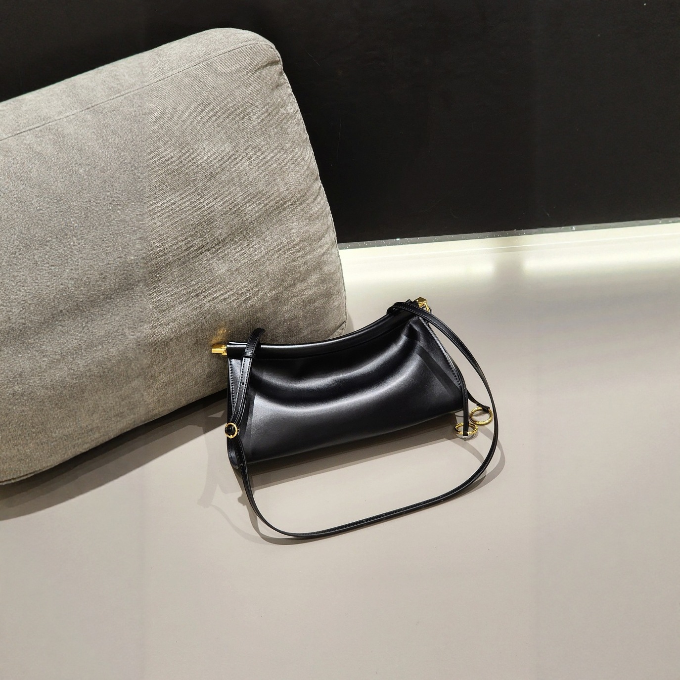 French Cowhide Leather Shoulder Bag Elegant Curved Hobo Bag for Women - Thumbnail 7