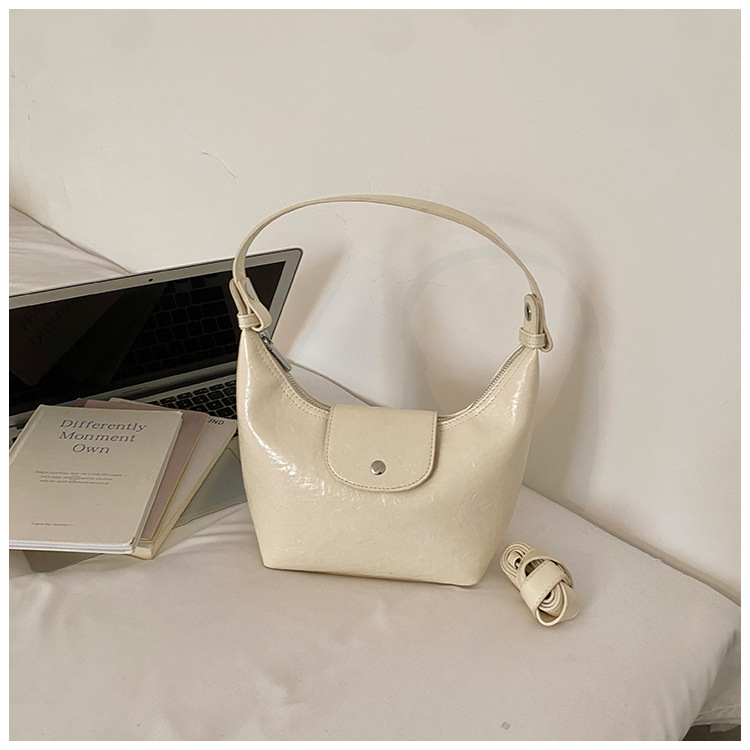Luxury Oil Wax Leather Underarm Bag 2025 New Fashion Crescent Crossbody Bag - Thumbnail 12