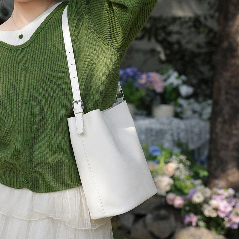 2025 New Vegetable Tanned Cowhide Bucket Bag - Vintage Fashionable Crossbody & Shoulder Bag - Thumbnail 3