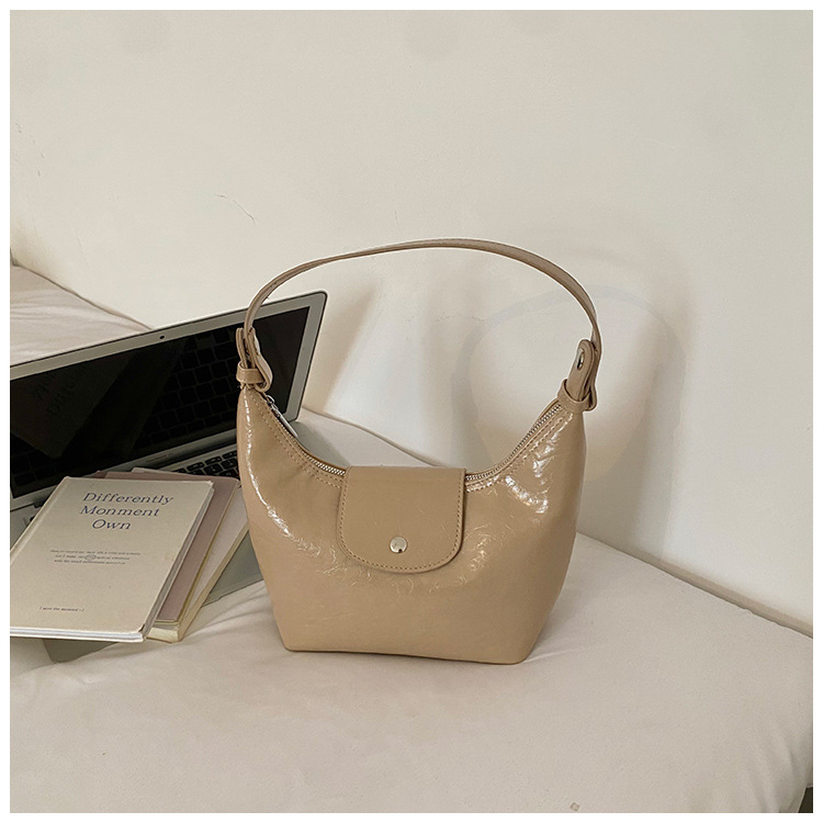 Luxury Oil Wax Leather Underarm Bag 2025 New Fashion Crescent Crossbody Bag - Thumbnail 10